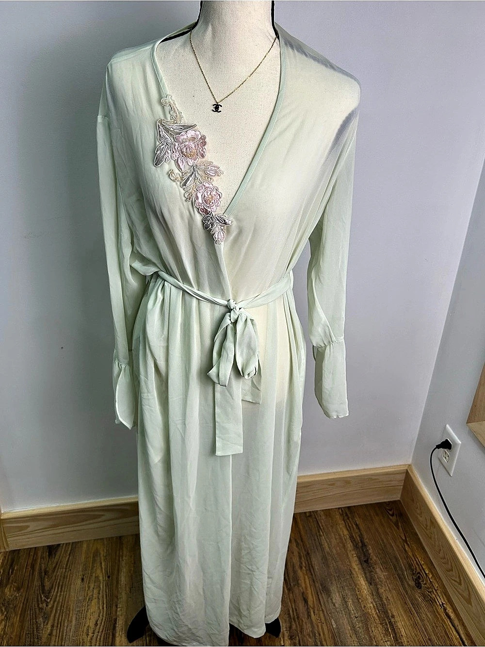 Vintage Delicates Embroidered Robe in Mint Green Size Small